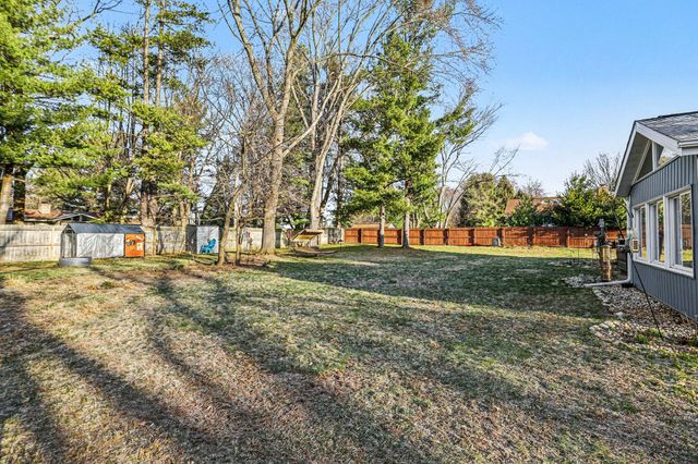 7676 Orchard Hill Avenue, Kalamazoo, MI 49009