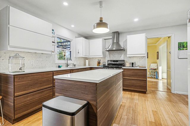 7676 Orchard Hill Avenue, Kalamazoo, MI 49009