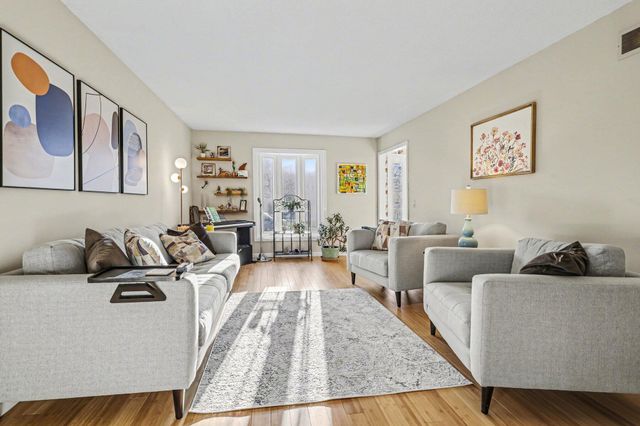 7676 Orchard Hill Avenue, Kalamazoo, MI 49009