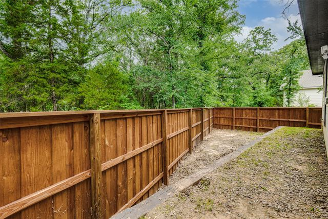 126 Little Feather Road, Mabank, TX 75156