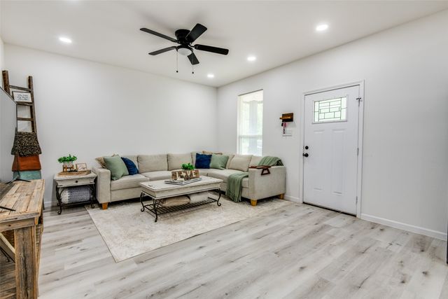 126 Little Feather Road, Mabank, TX 75156