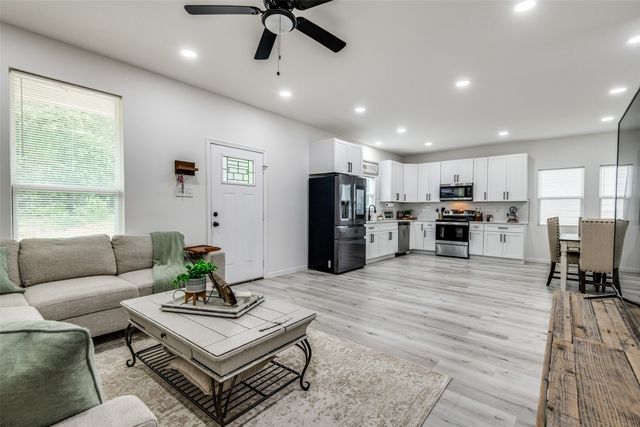 126 Little Feather Road, Mabank, TX 75156