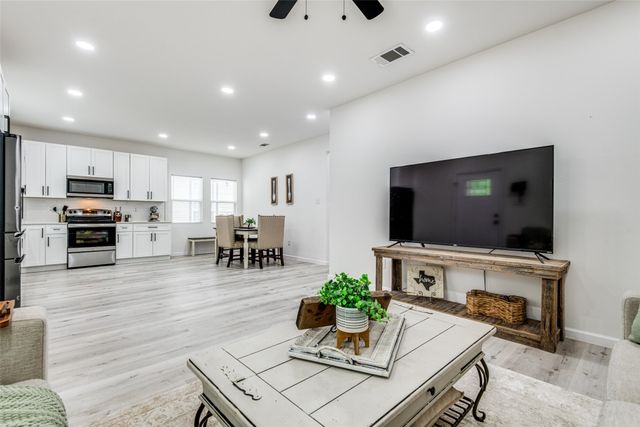 126 Little Feather Road, Mabank, TX 75156