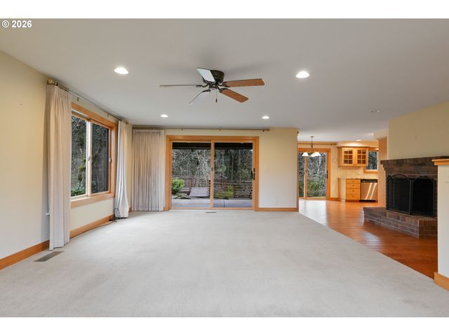 16695 DANCING FOX Ln Ne, Silverton, OR 97381