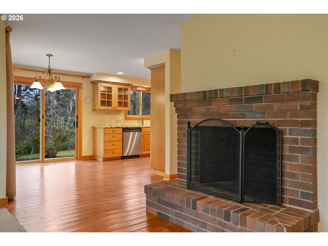 16695 DANCING FOX Ln Ne, Silverton, OR 97381