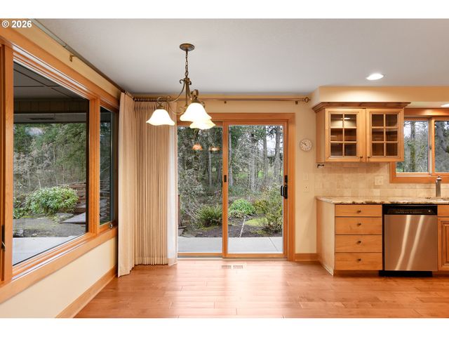 16695 DANCING FOX Ln Ne, Silverton, OR 97381