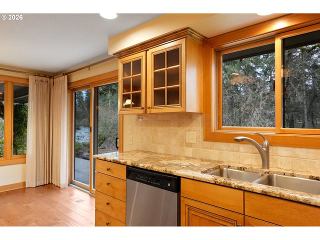 16695 DANCING FOX Ln Ne, Silverton, OR 97381