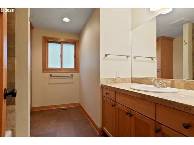 16695 DANCING FOX Ln Ne, Silverton, OR 97381