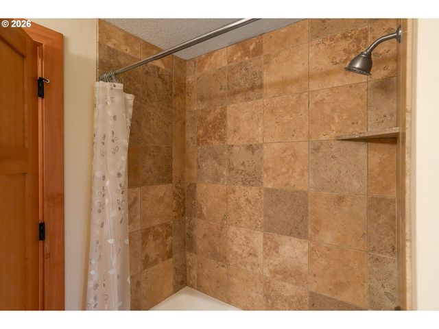 16695 DANCING FOX Ln Ne, Silverton, OR 97381