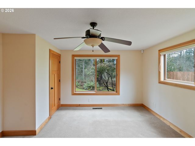 16695 DANCING FOX Ln Ne, Silverton, OR 97381