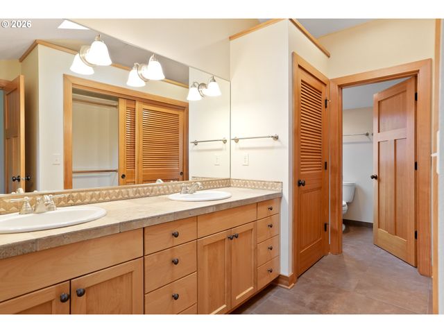 16695 DANCING FOX Ln Ne, Silverton, OR 97381