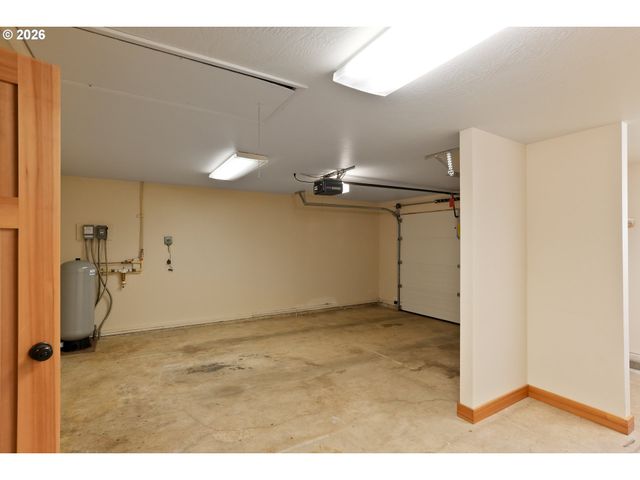 16695 DANCING FOX Ln Ne, Silverton, OR 97381