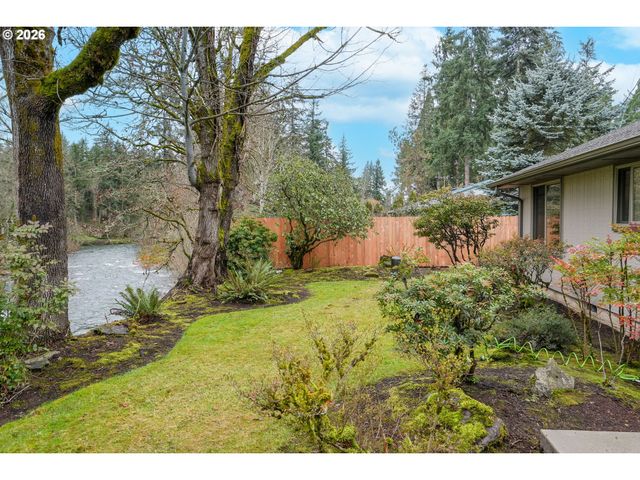 16695 DANCING FOX Ln Ne, Silverton, OR 97381