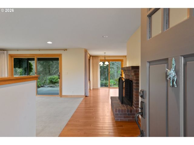 16695 DANCING FOX Ln Ne, Silverton, OR 97381