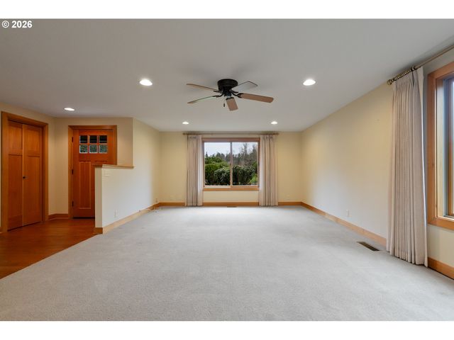 16695 DANCING FOX Ln Ne, Silverton, OR 97381