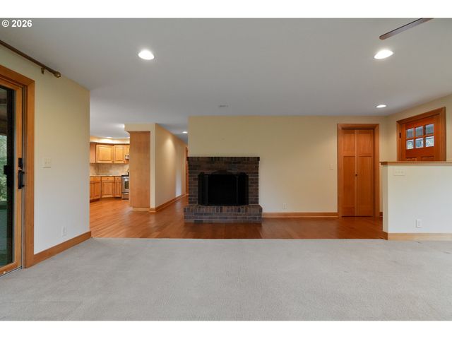 16695 DANCING FOX Ln Ne, Silverton, OR 97381