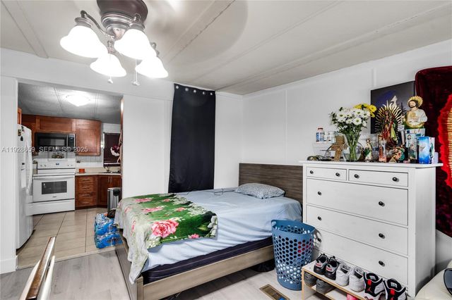 21771 NW 6th St, Pembroke Pines, FL 33029