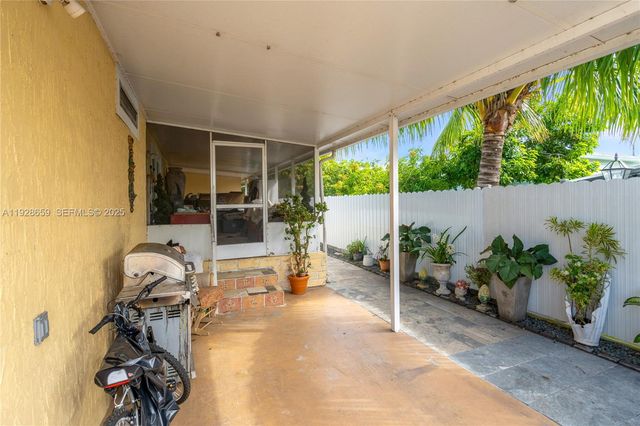 21771 NW 6th St, Pembroke Pines, FL 33029