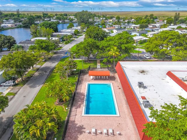 21771 NW 6th St, Pembroke Pines, FL 33029