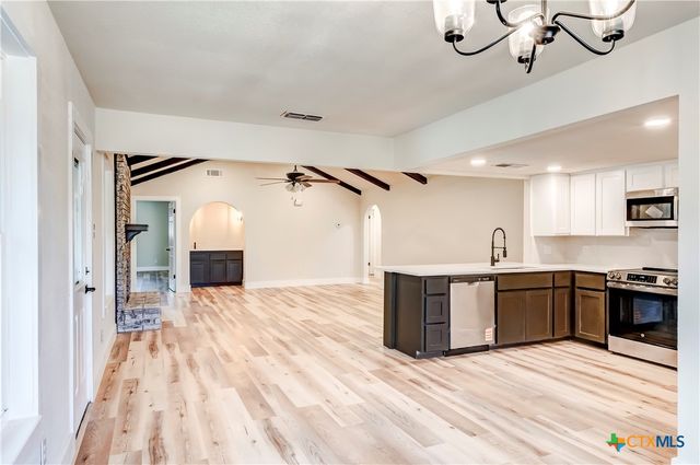 905 S Roy Reynolds Drive, Harker Heights, TX 76548