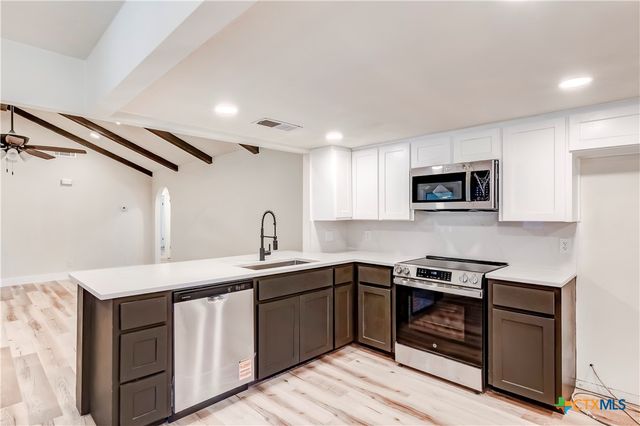 905 S Roy Reynolds Drive, Harker Heights, TX 76548