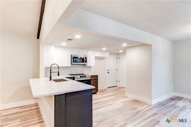 905 S Roy Reynolds Drive, Harker Heights, TX 76548