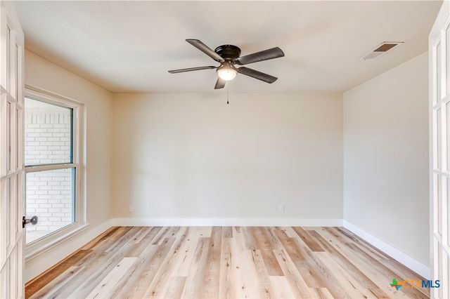 905 S Roy Reynolds Drive, Harker Heights, TX 76548