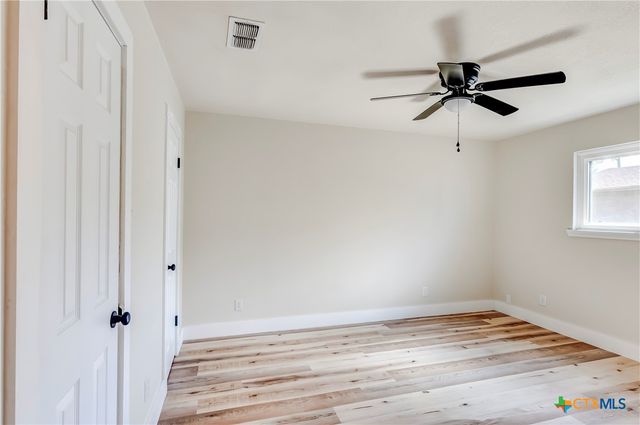 905 S Roy Reynolds Drive, Harker Heights, TX 76548