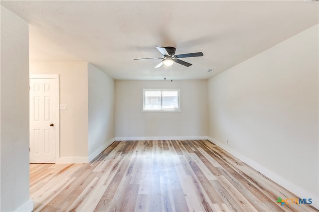 905 S Roy Reynolds Drive, Harker Heights, TX 76548