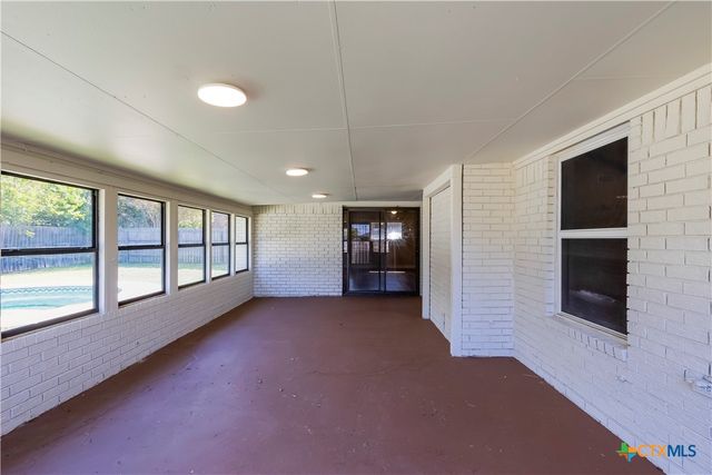 905 S Roy Reynolds Drive, Harker Heights, TX 76548