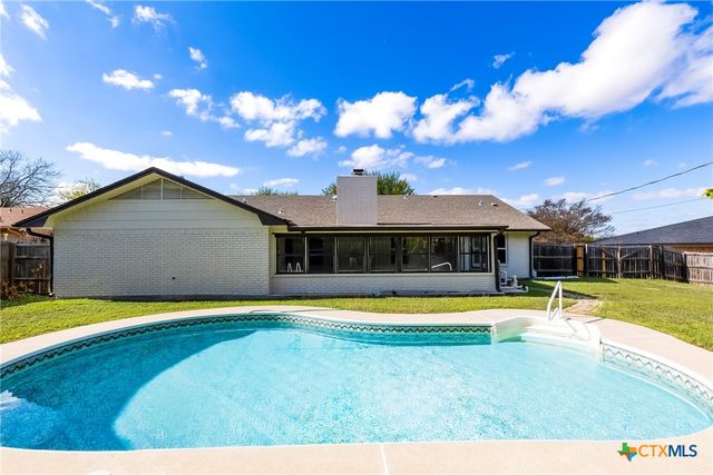 905 S Roy Reynolds Drive, Harker Heights, TX 76548