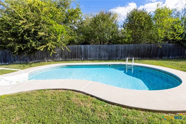 905 S Roy Reynolds Drive, Harker Heights, TX 76548