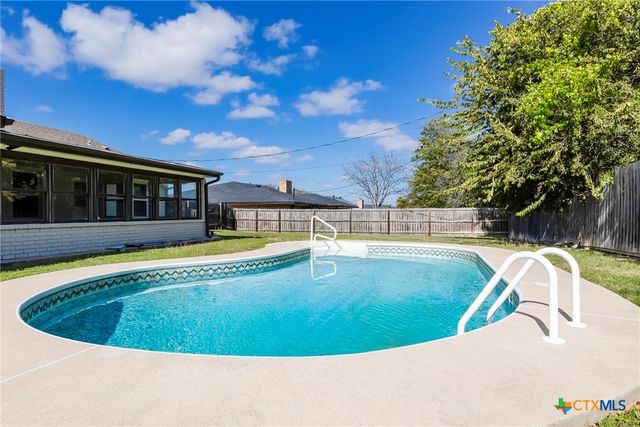 905 S Roy Reynolds Drive, Harker Heights, TX 76548