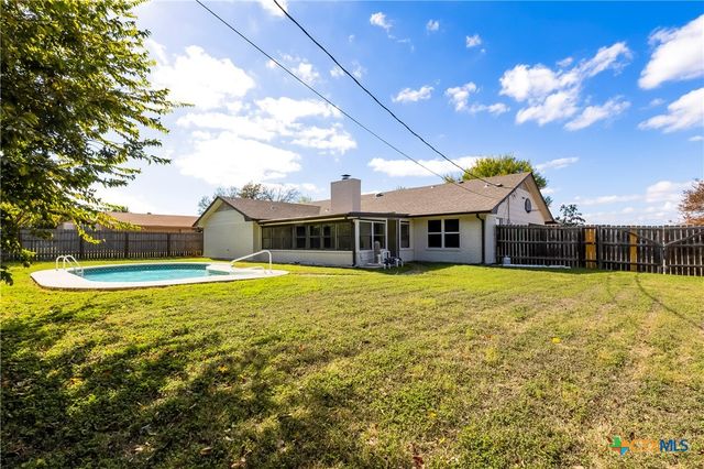 905 S Roy Reynolds Drive, Harker Heights, TX 76548