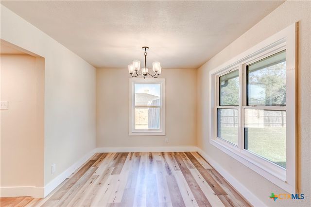 905 S Roy Reynolds Drive, Harker Heights, TX 76548