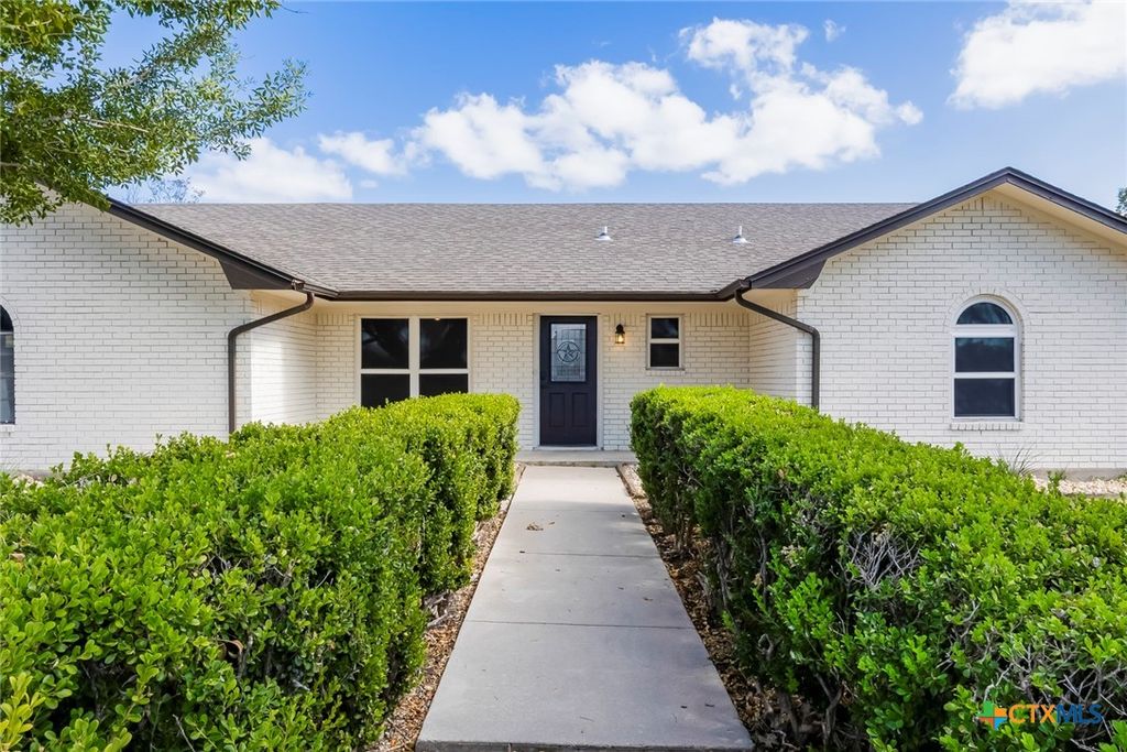 905 S Roy Reynolds Drive, Harker Heights, TX 76548