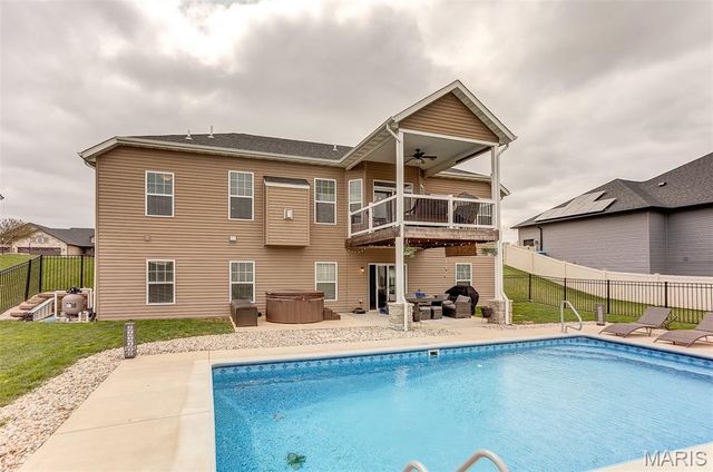 223 Ellington Court, Glen Carbon, IL 62034