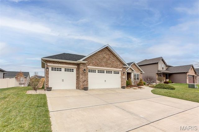223 Ellington Court, Glen Carbon, IL 62034