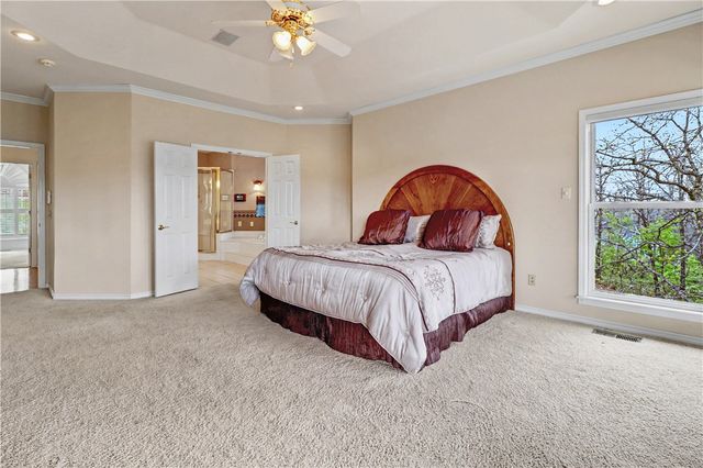 40 Chelmsworth Drive, Bella Vista, AR 72715