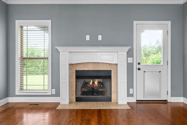 1084 Willow Cir, Clarksville, TN 37043