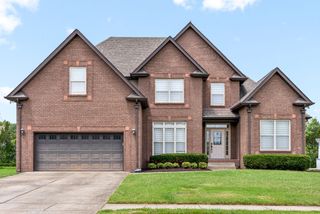 1084 Willow Cir, Clarksville, TN 37043