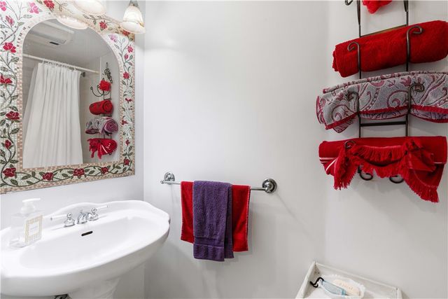 30 Loring Road, Bristol, RI 02809