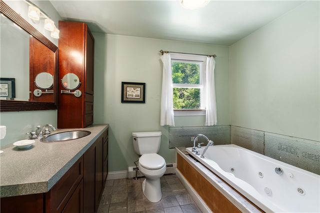 30 Loring Road, Bristol, RI 02809