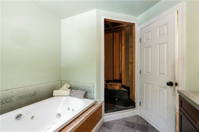 30 Loring Road, Bristol, RI 02809