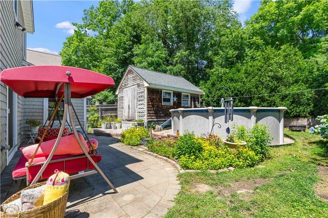30 Loring Road, Bristol, RI 02809