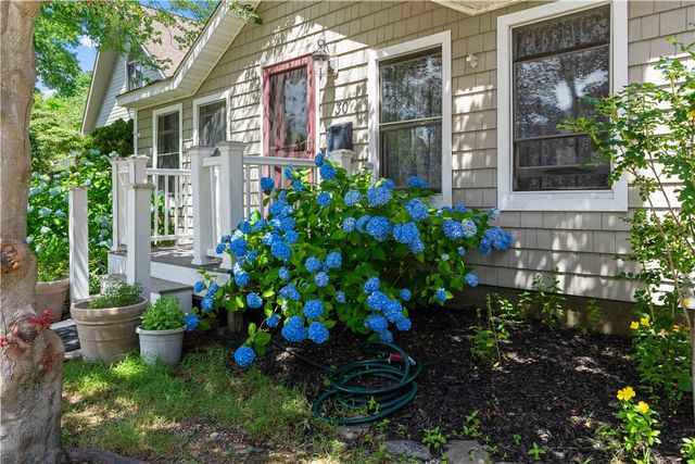 30 Loring Road, Bristol, RI 02809