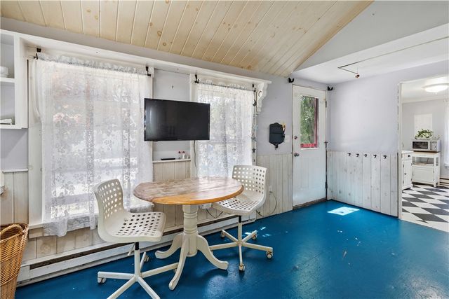 30 Loring Road, Bristol, RI 02809
