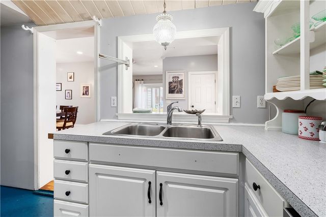 30 Loring Road, Bristol, RI 02809
