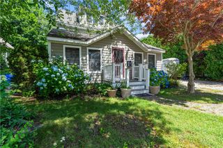 30 Loring Road, Bristol, RI 02809