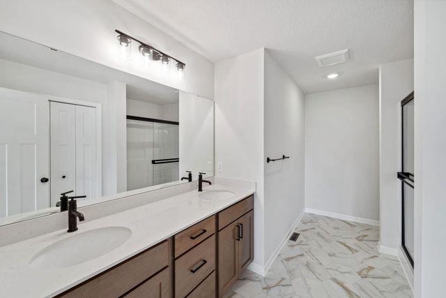 1069 Annagaire Curve, Rosemount, MN 55068